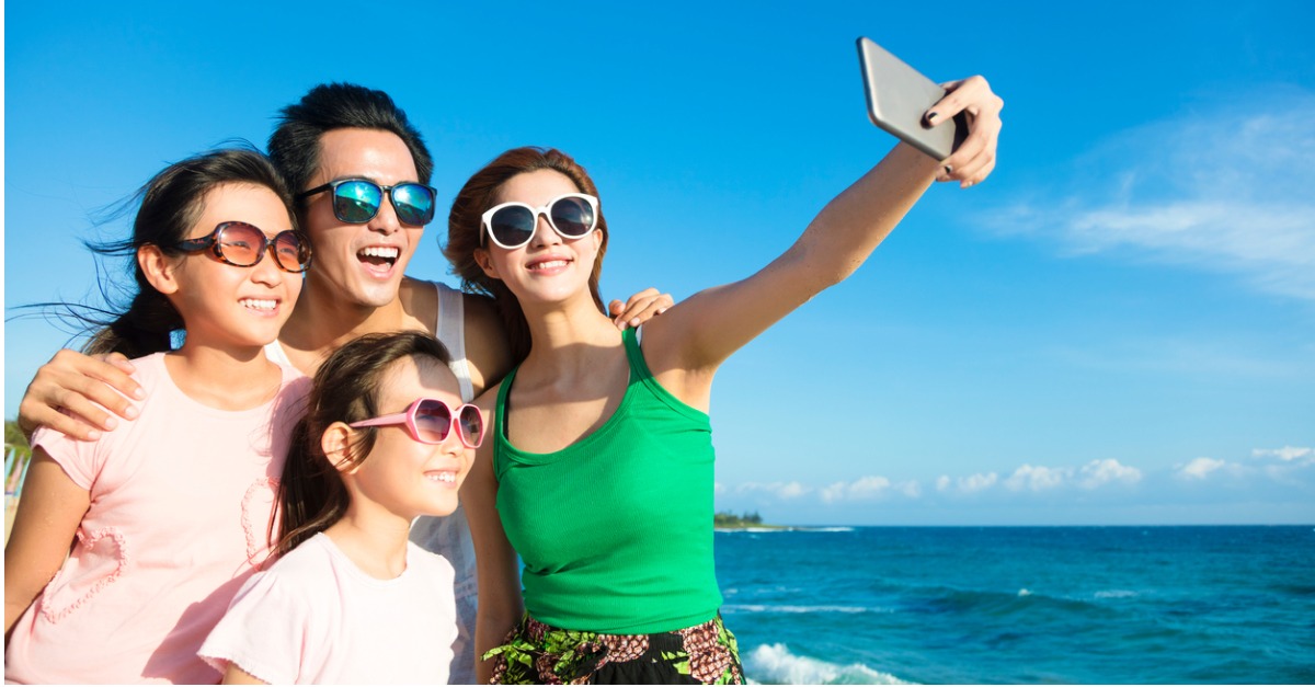 happy-family-taking-a-selfie-in-sunglasses-at-the-beach